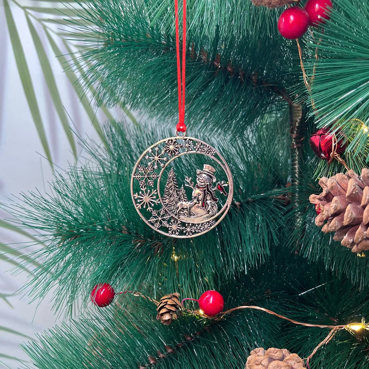 1pc Festive Metal Christmas Tree Pendant - Tree Toppers for Holiday Scene Decor, Room Decoration, Birthday Party Supplies, and Christmas Gift Ideas with Hanging Ornament Feature