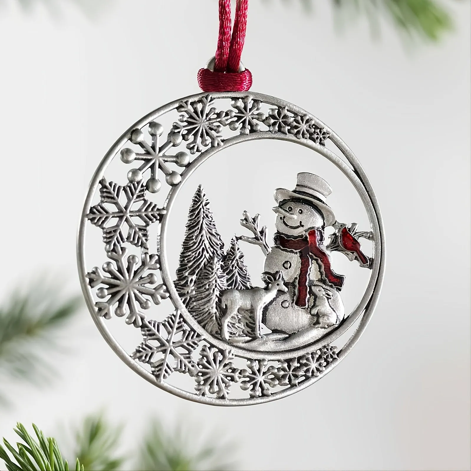 1pc Festive Metal Christmas Tree Pendant - Tree Toppers for Holiday Scene Decor, Room Decoration, Birthday Party Supplies, and Christmas Gift Ideas with Hanging Ornament Feature