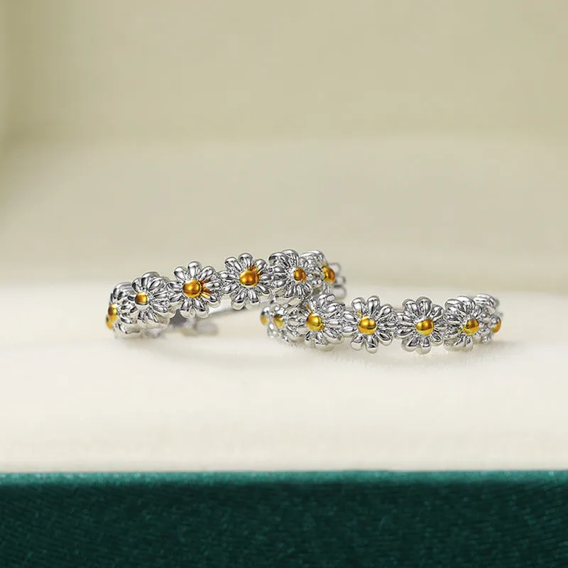 Fashion Simple Daisy Two-tone Women's Earrings
